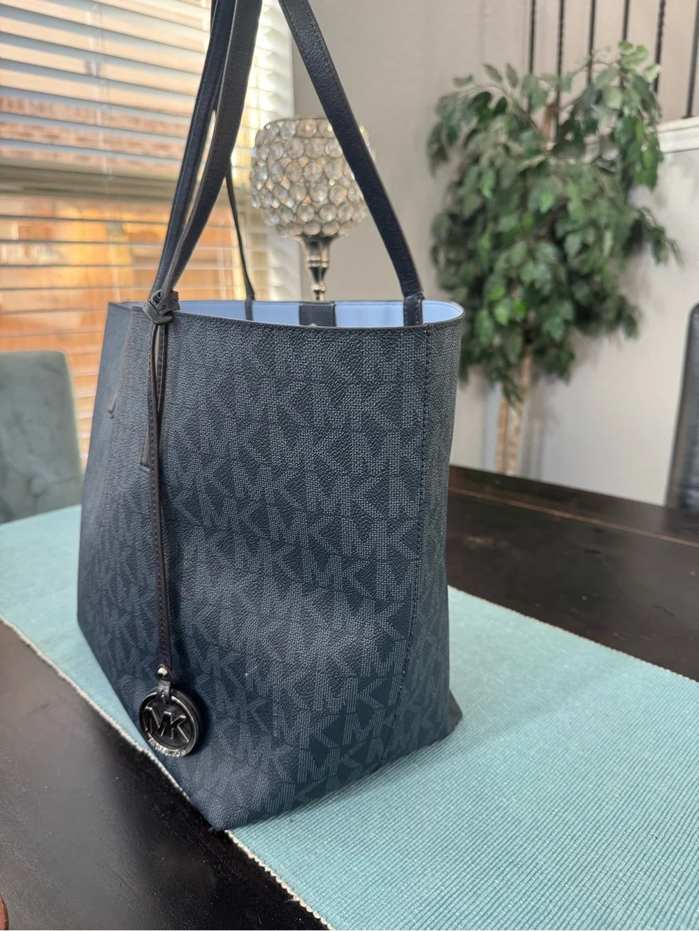 Michael Kors Hayley Large Signature Tote